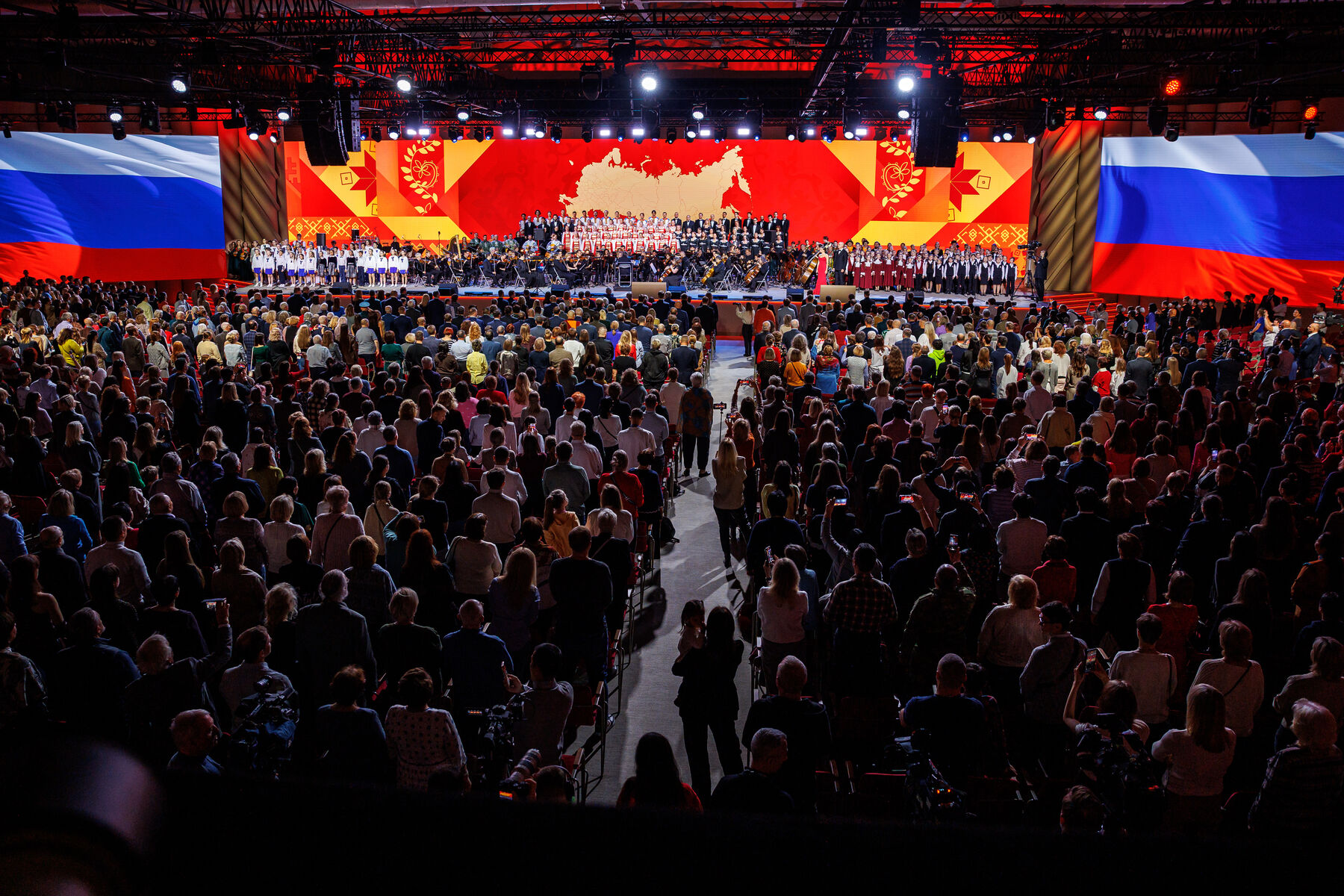 В День народного единства в Национальном центре &laquo;Россия&raquo; состоялся гала-концерт Всероссийского фестиваля &laquo;Современная музыкальная карта России&raquo;